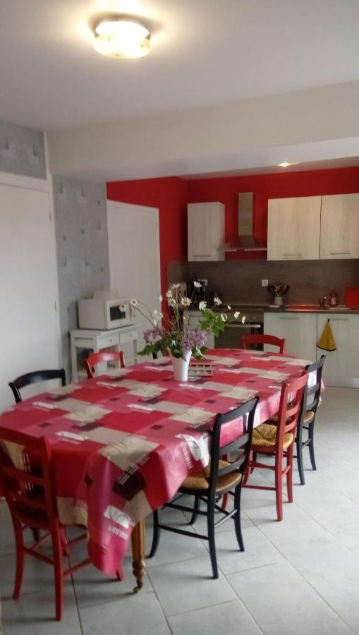 Maison En Pierre De Pays Ségrie Exteriör bild